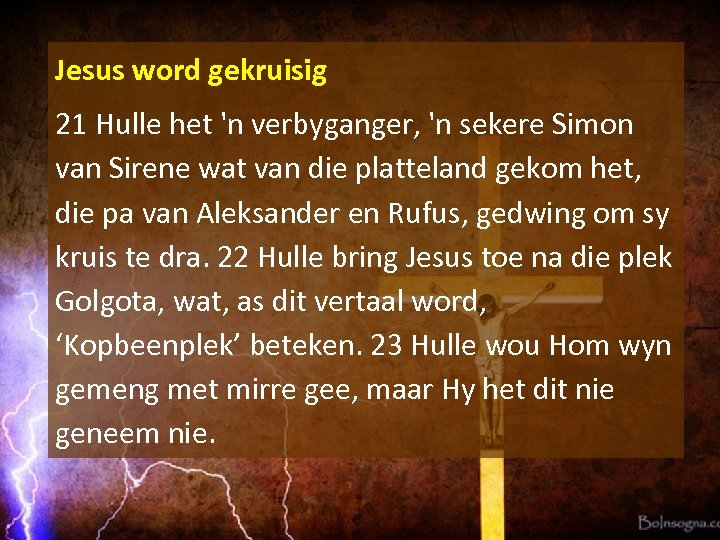 Jesus word gekruisig 21 Hulle het 'n verbyganger, 'n sekere Simon van Sirene wat