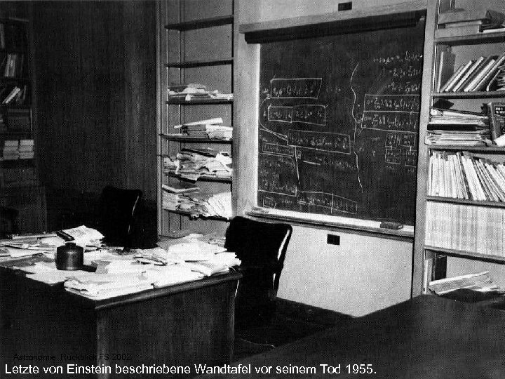 Astronomie. Rückblick FS 2002. Letzte von Einstein beschriebene Wandtafel vor seinem Tod 1955. Folie