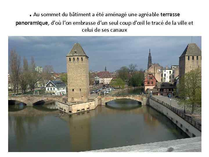 . Au sommet du bâtiment a été aménagé une agréable terrasse panoramique, d’où l’on