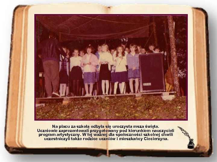 Na placu za szkołą odbyła się uroczysta msza święta. Uczniowie zaprezentowali przygotowany pod kierunkiem