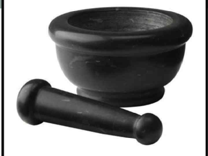 Первыми инструментами для измельчения зерна в муку были каменная ступка и пестик 