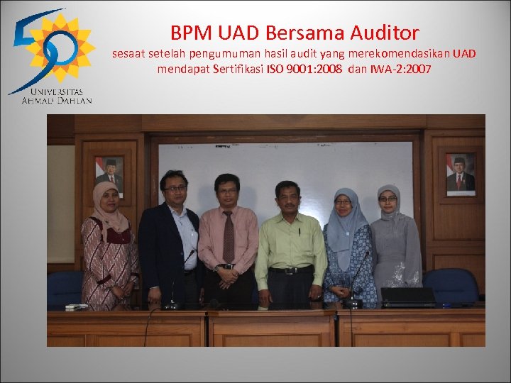 BPM UAD Bersama Auditor sesaat setelah pengumuman hasil audit yang merekomendasikan UAD mendapat Sertifikasi