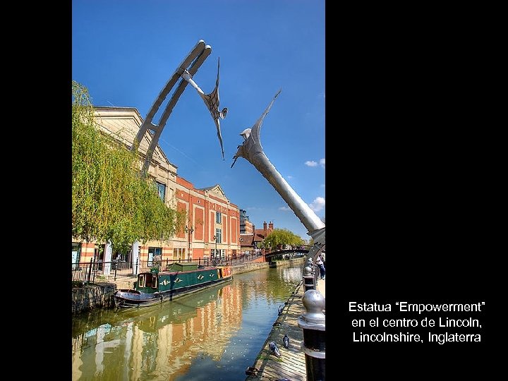 Estatua “Empowerment” en el centro de Lincoln, Lincolnshire, Inglaterra 