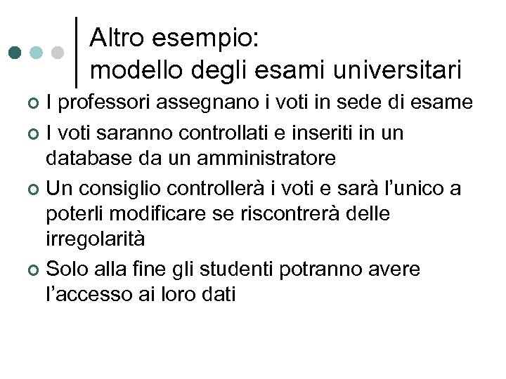 Altro esempio: modello degli esami universitari I professori assegnano i voti in sede di