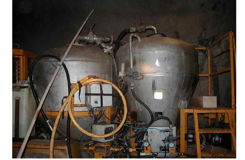 Pressure pot charging 