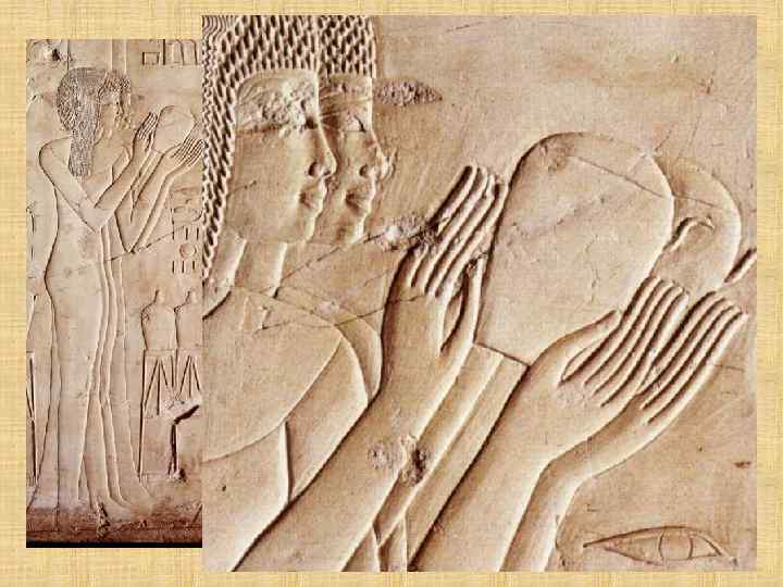 Кисти рук изображены таким образом, что нельзя определить, какая рука изображена – правая или