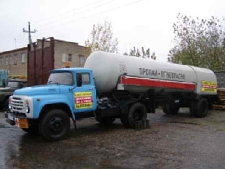 Сжиженный природный газ — природный газ, искусственно сжиженный, путём охлаждения до − 160 °C,