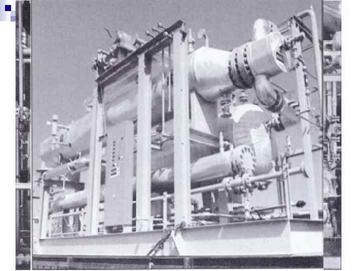 Способ получения СПГ получают из природного газа путём сжатия с последующим охлаждением. При сжижении