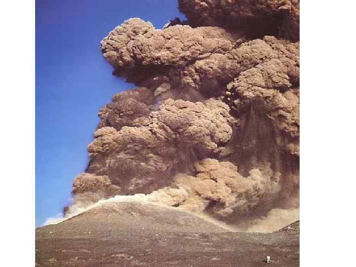 Остатки кальдеры взорвавше- гося вулкана образуют густонаселенный остров. Люди там в буквальном смысле живут