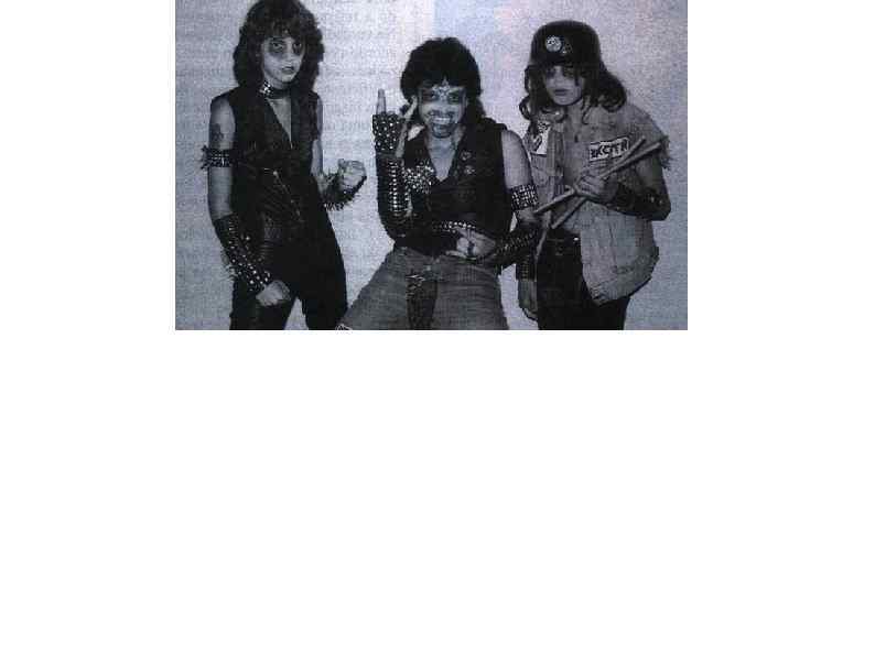 Позже, годам к 15, он, познакомившись с барабанщиком и гитаристом, сформировал коллектив под названием