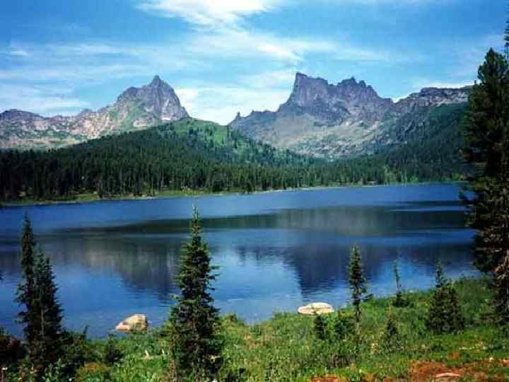   Кузнецкий Алатау На юго-западе протянулся Кузнецкий Алатау. Его высшая точка - гора