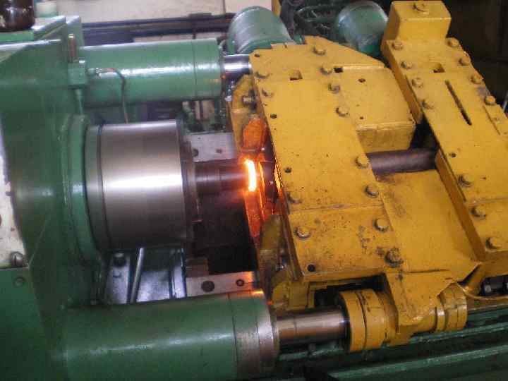 Термокомпрессионная сварка – это сварка под давлением с местным нагревом участка соединения за счет