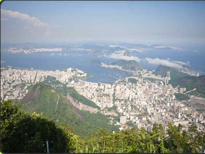 Бразильское плоскогорье находится на древних породах, перекрытых лавовыми покровами 