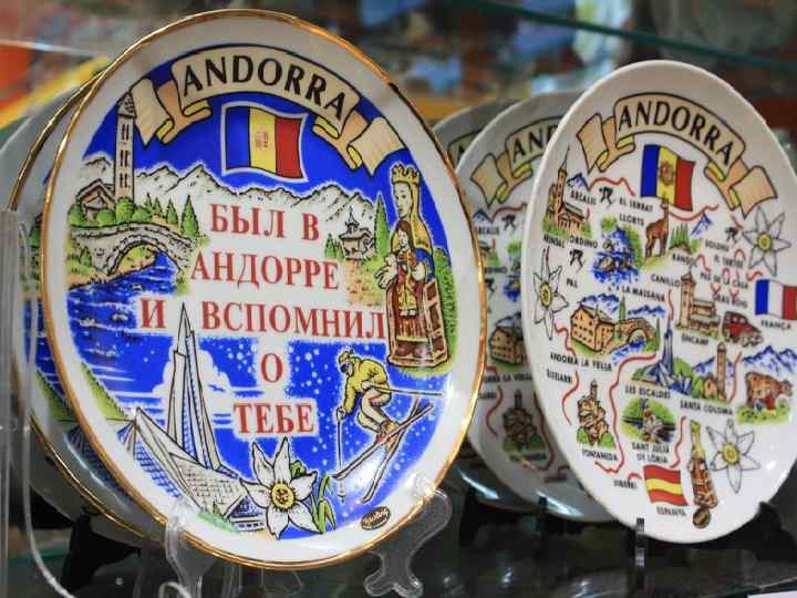 Хенг Сомнанг Нгор (19401996) – актёр. Тит Вичара Дани (19481976 ж ) – актриса.