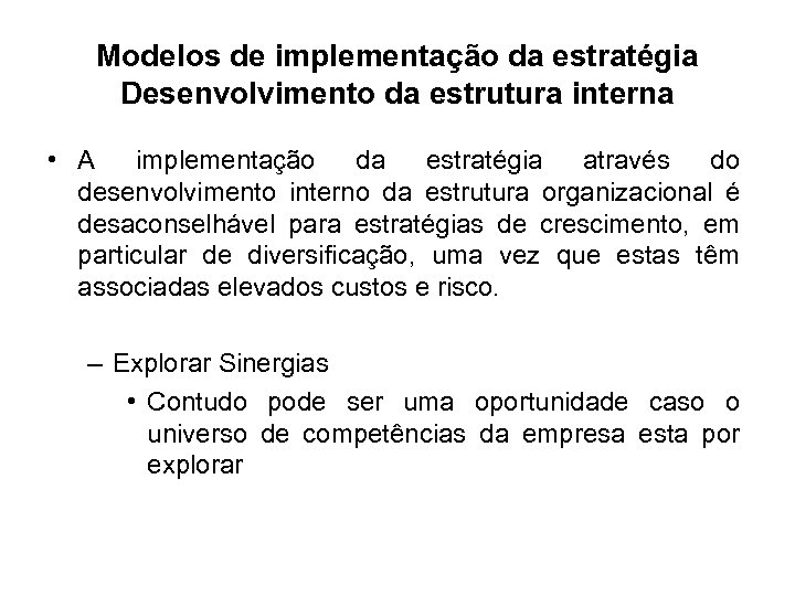 Modelos de implementação da estratégia Desenvolvimento da estrutura interna • A implementação da estratégia