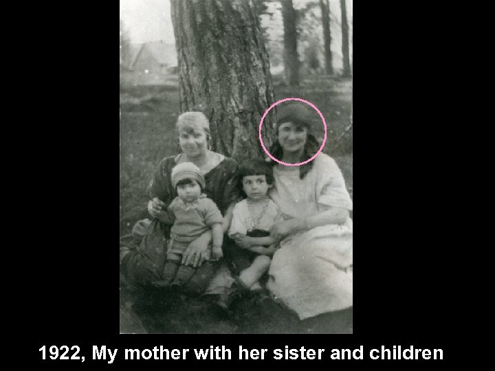 1922, My mother with her sister and children 
