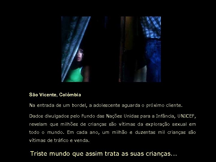 São Vicente, Colômbia Na entrada de um bordel, a adolescente aguarda o próximo cliente.