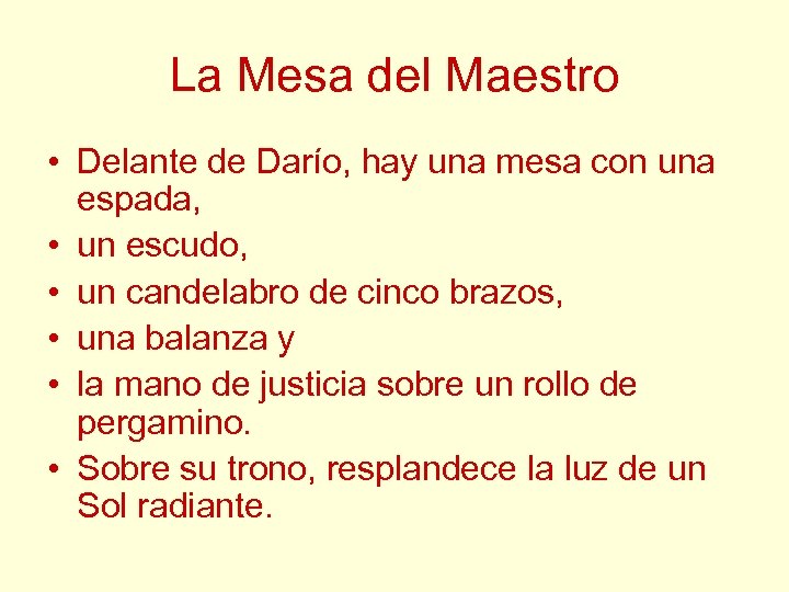 La Mesa del Maestro • Delante de Darío, hay una mesa con una espada,