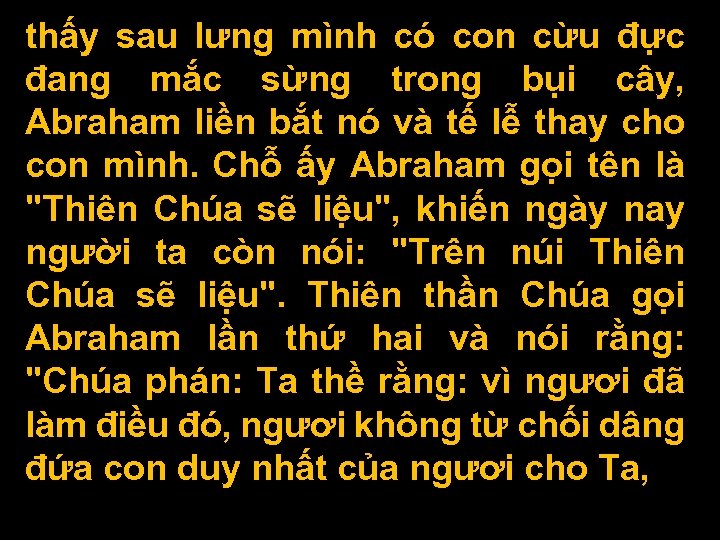 thấy sau lưng mình có con cừu đực đang mắc sừng trong bụi cây,