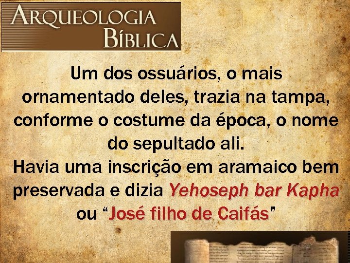 Um dos ossuários, o mais ornamentado deles, trazia na tampa, conforme o costume da