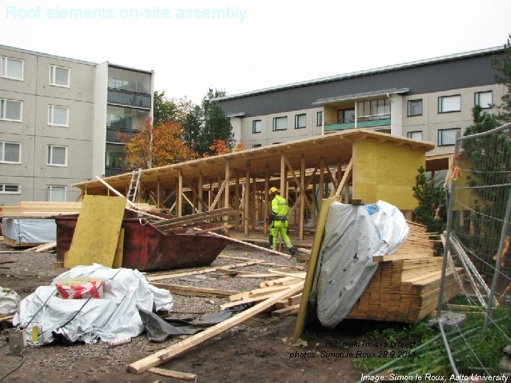 Roof elements on-site assembly Riihimäki Innova project photos: Simon le Roux 28. 9. 2011