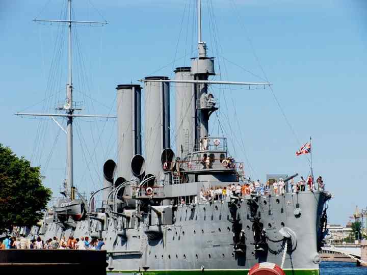 2. II Всероссийский съезд Советов. Но победу восстания нельзя было считать полной, пока не