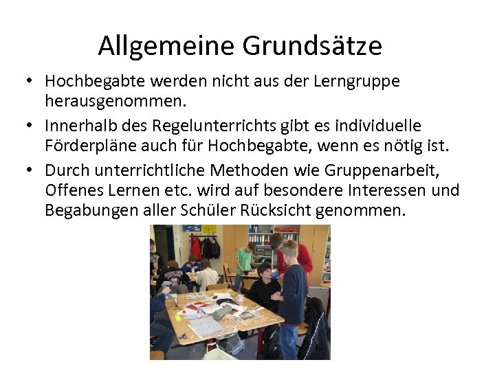 Allgemeine Grundsätze • Hochbegabte werden nicht aus der Lerngruppe herausgenommen. • Innerhalb des Regelunterrichts