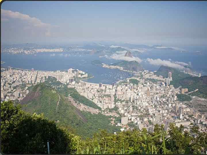 Бразильское плоскогорье находится на древних породах, перекрытых лавовыми покровами 