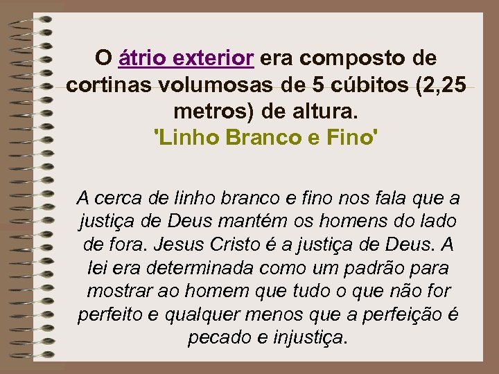 O átrio exterior era composto de cortinas volumosas de 5 cúbitos (2, 25 metros)
