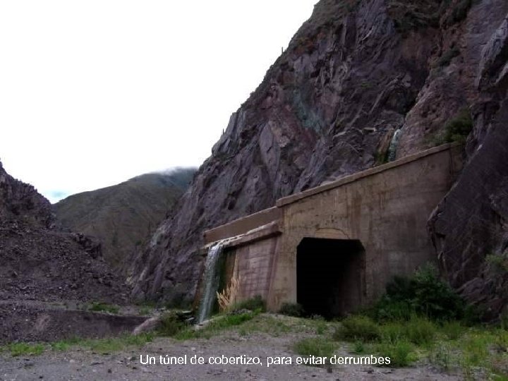 Un túnel de cobertizo, para evitar derrumbes 