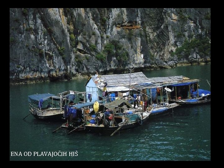 ENA OD PLAVAJOČIH HIŠ 
