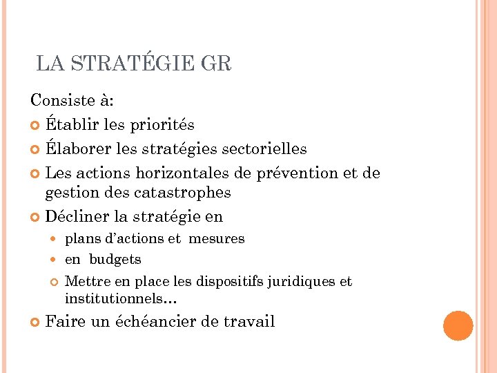 LA STRATÉGIE GR Consiste à: Établir les priorités Élaborer les stratégies sectorielles Les actions