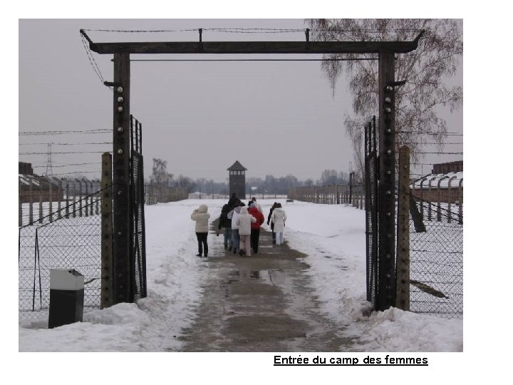 Entrée du camp des femmes 