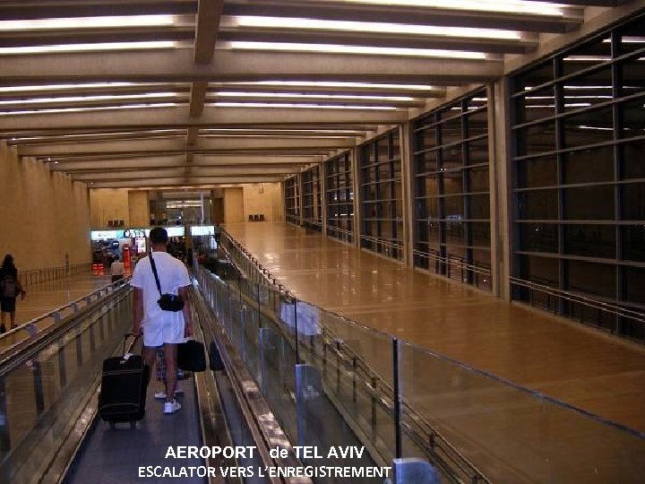 AEROPORT de TEL AVIV ESCALATOR VERS L’ENREGISTREMENT 