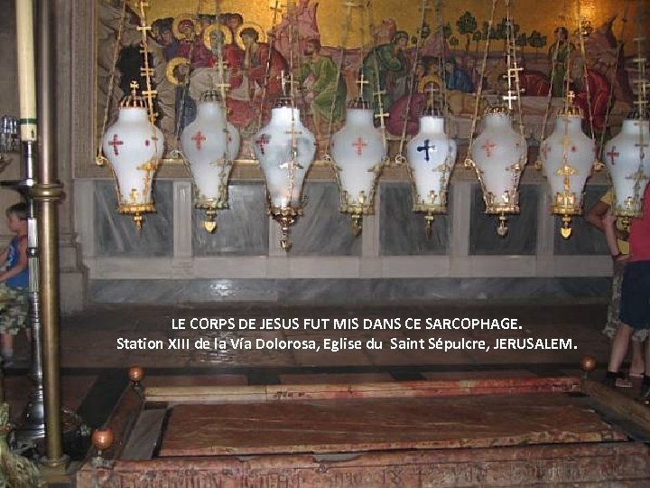 LE CORPS DE JESUS FUT MIS DANS CE SARCOPHAGE. Station XIII de la Vía