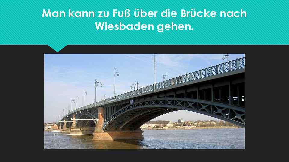 Man kann zu Fuß über die Brücke nach Wiesbaden gehen. 