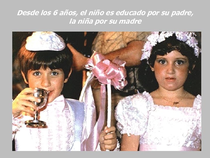 Desde los 6 años, el niño es educado por su padre, la niña por