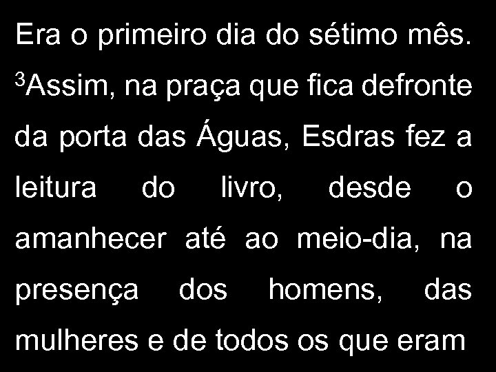 Era o primeiro dia do sétimo mês. 3 Assim, na praça que fica defronte