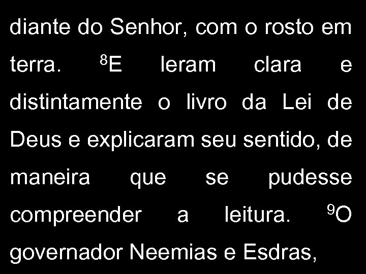 diante do Senhor, com o rosto em terra. 8 E leram clara e distintamente