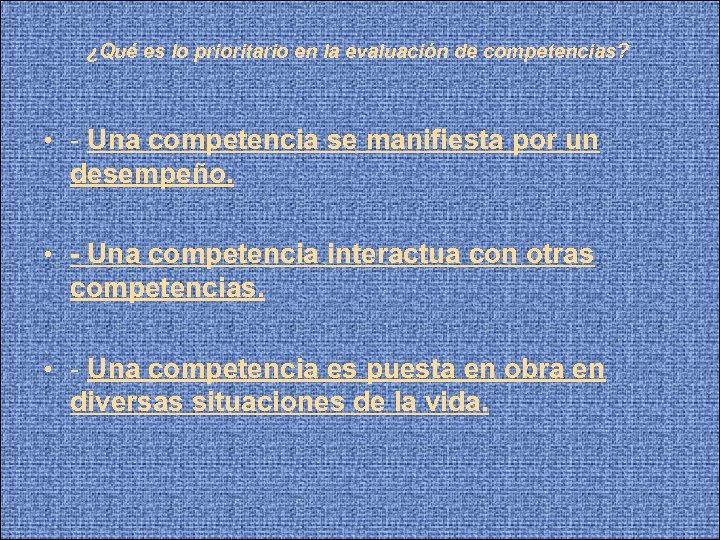 ¿Qué es lo prioritario en la evaluación de competencias? • - Una competencia se