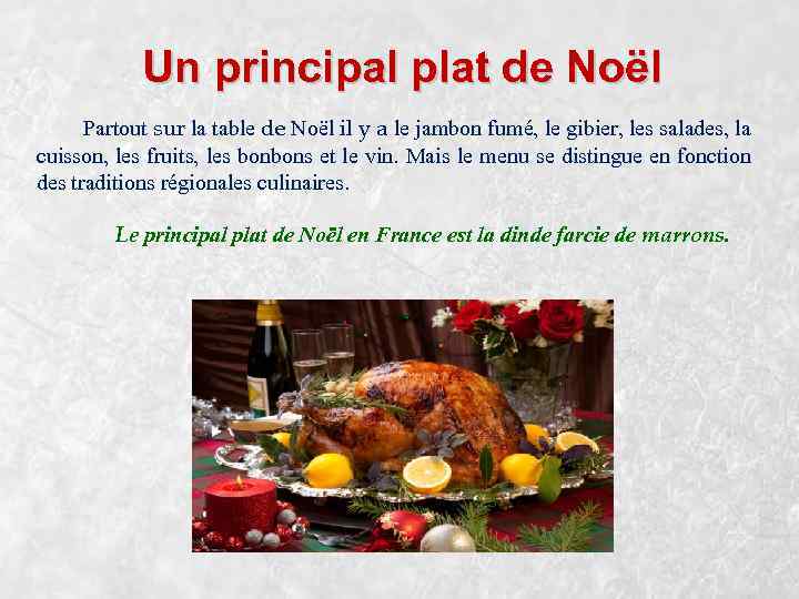 Un principal plat de Noël Partout sur la table de Noël il y a