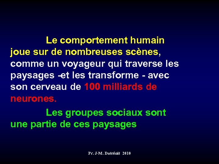 Le comportement humain joue sur de nombreuses scènes, comme un voyageur qui traverse les