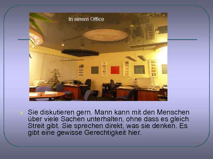 In einem Office l Sie diskutieren gern. Mann kann mit den Menschen über viele