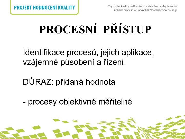 nadpis PROCESNÍ PŘÍSTUP Identifikace procesů, jejich aplikace, vzájemné působení a řízení. DŮRAZ: přidaná hodnota