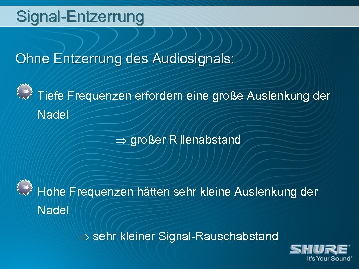 Signal-Entzerrung Ohne Entzerrung des Audiosignals: Tiefe Frequenzen erfordern eine große Auslenkung der Nadel großer