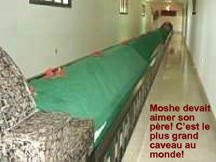 Moshe devait aimer son père! C’est le plus grand caveau au monde! 