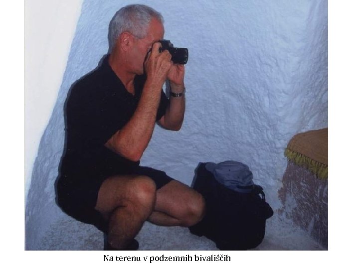 Na terenu v podzemnih bivališčih 