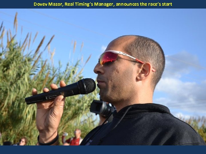 Dovev Mazor, Real Timing’s Manager, announces the race’s start 