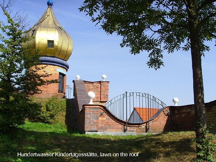 Hundertwasser Kindertagesstätte, lawn on the roof 