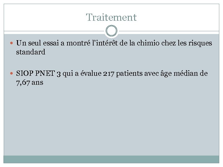 Traitement Un seul essai a montré l’intérêt de la chimio chez les risques standard